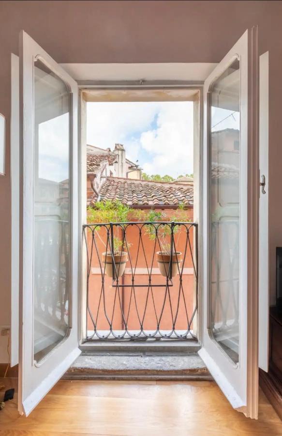 Stylish Navona Rom