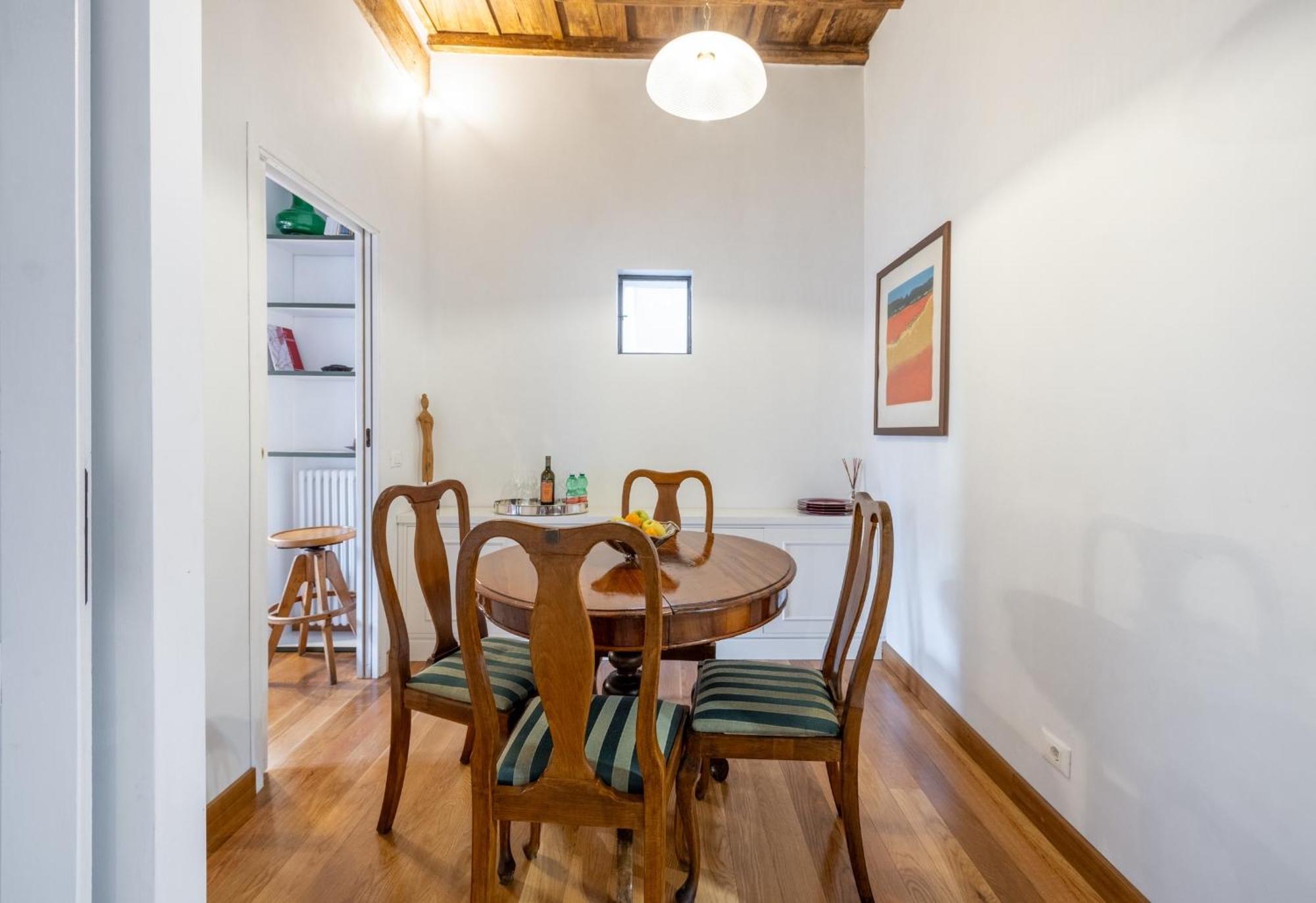 Stylish Navona Apartment *